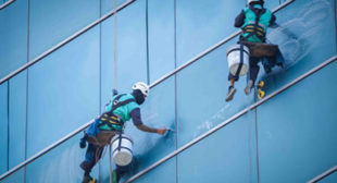 Consider 4 Factors if Hiring Window Cleaners, London is Waste of Time & Money